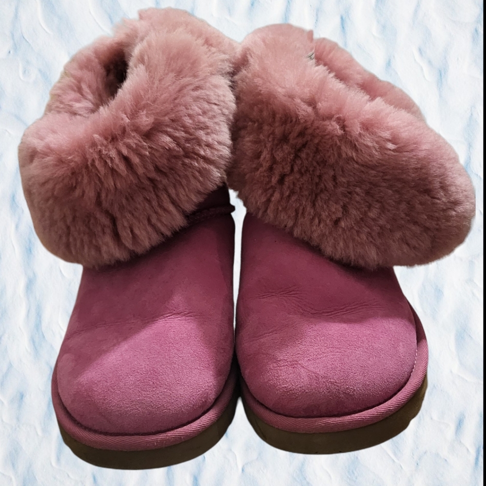 UGG AUSTRALIA, Breast Cancer Awareness, short boots!